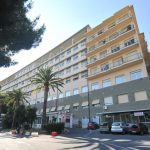 Aggressione al pronto soccorso di Imperia: due infermieri feriti da un uomo ubriaco con precedenti