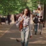 Come adattare i capi estivi allo stile autunnale con accessori e giacche leggere per il 2025