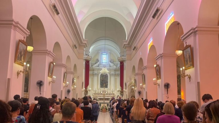 Femminicidio a Montecorvino Rovella: funerali di Tina Sgarbini e reazioni della comunità locale