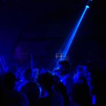 Festa fuori controllo con mille persone e alcol venduto ai minorenni a Marina Di Cassano: denunciati titolari