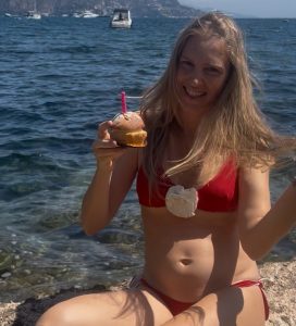 Irene Cioni incinta della seconda figlia: un’estate tra famiglia e attesa al mare
