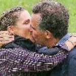 Michelle Hunziker accoglie Nino Tronchetti Provera con un bacio sulle Dolomiti e regali da Amalfi