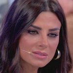 Serena Enardu torna a parlare del padre di Tommaso: un legame mai nato e la maternità senza di lui