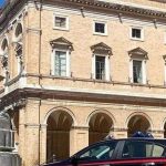 Truffa da 17.500 euro a una 91enne: denunciati due negozianti di Recanati