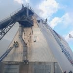 Vasto incendio nel silo di cippato alla Fantoni di Osoppo, intervento massiccio dei Vigili Del Fuoco