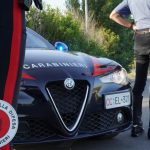 Badante ubriaca maltratta anziana disabile a maddaloni, arrestata dopo aggressione ai carabinieri