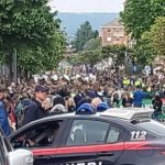 Furto da 15mila euro a un ambulante durante l’adunata degli alpini a Biella: individuati i sospettati